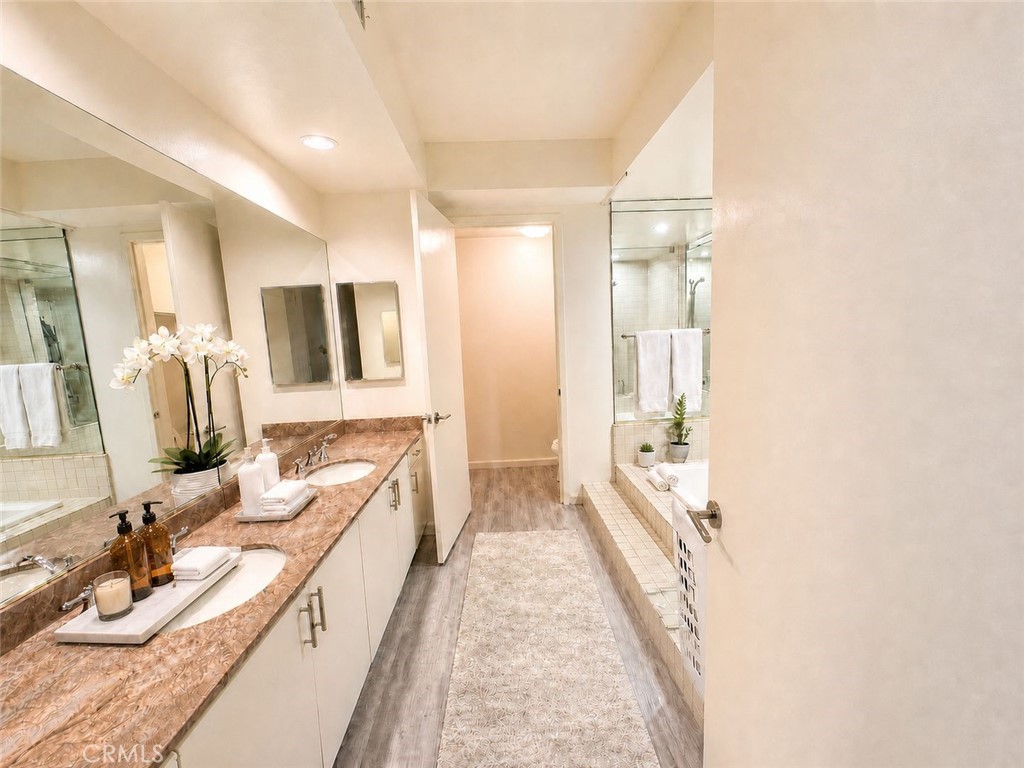 235 S Tower 108 Property Photo 11