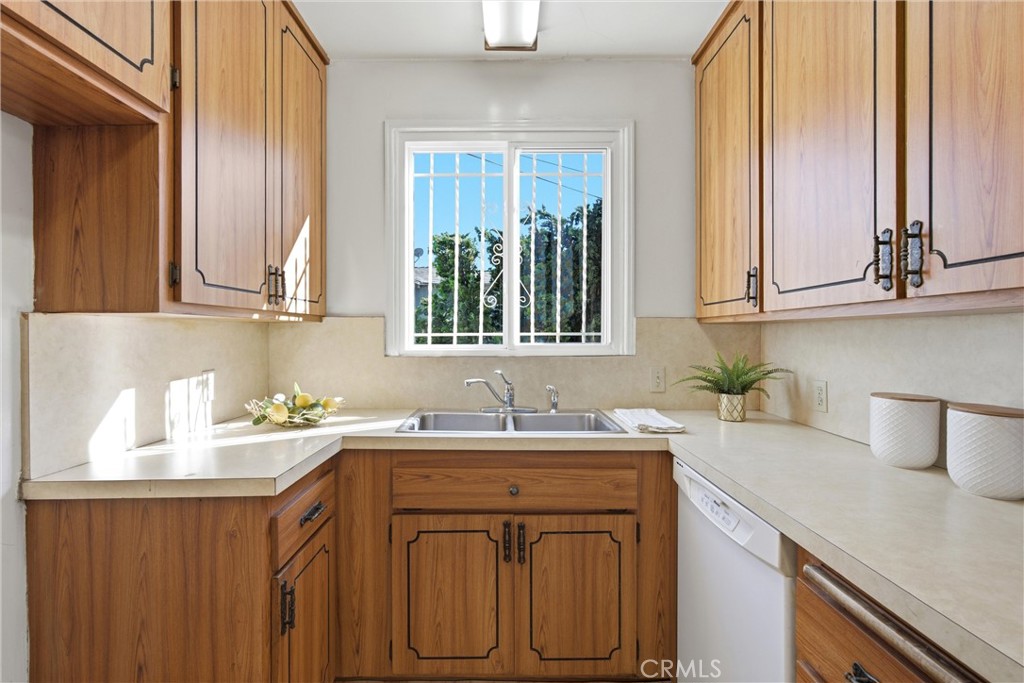 4264 Sanborn Avenue Property Photo 15