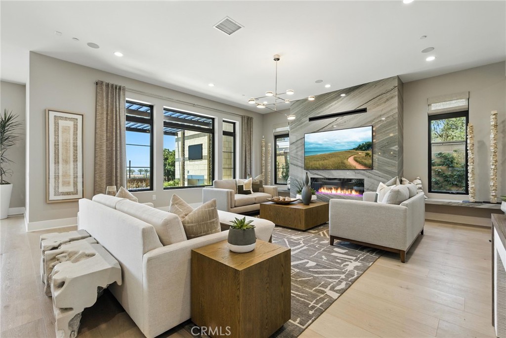 433 Narcissus Property Photo 3