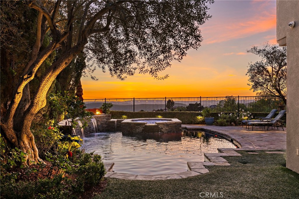 2 Galaxy Isle Property Photo 4