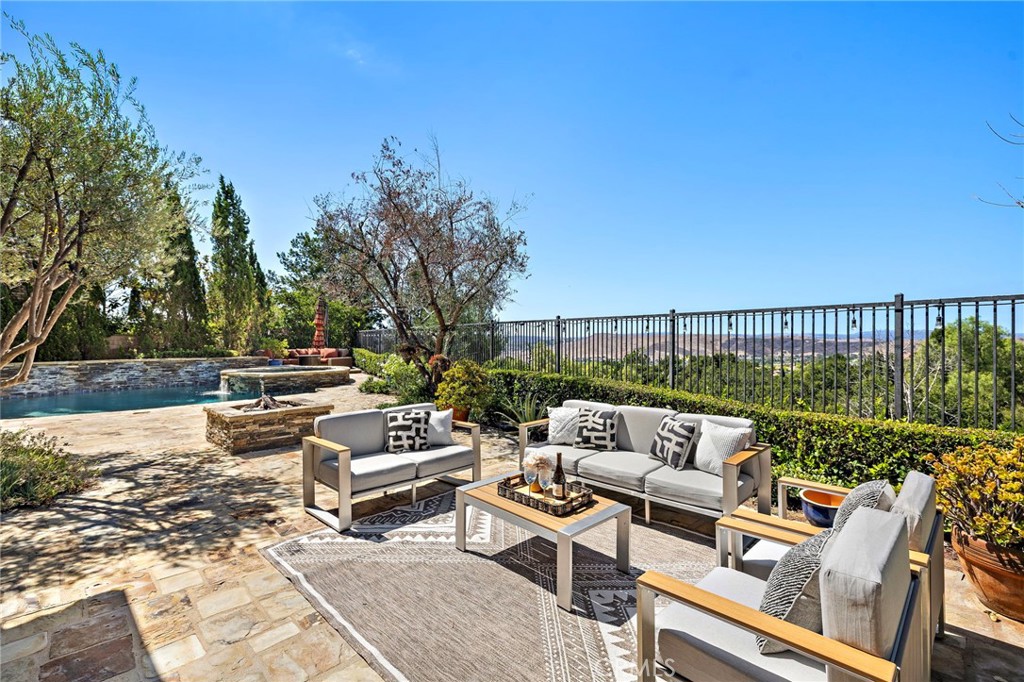2 Galaxy Isle Property Photo 6