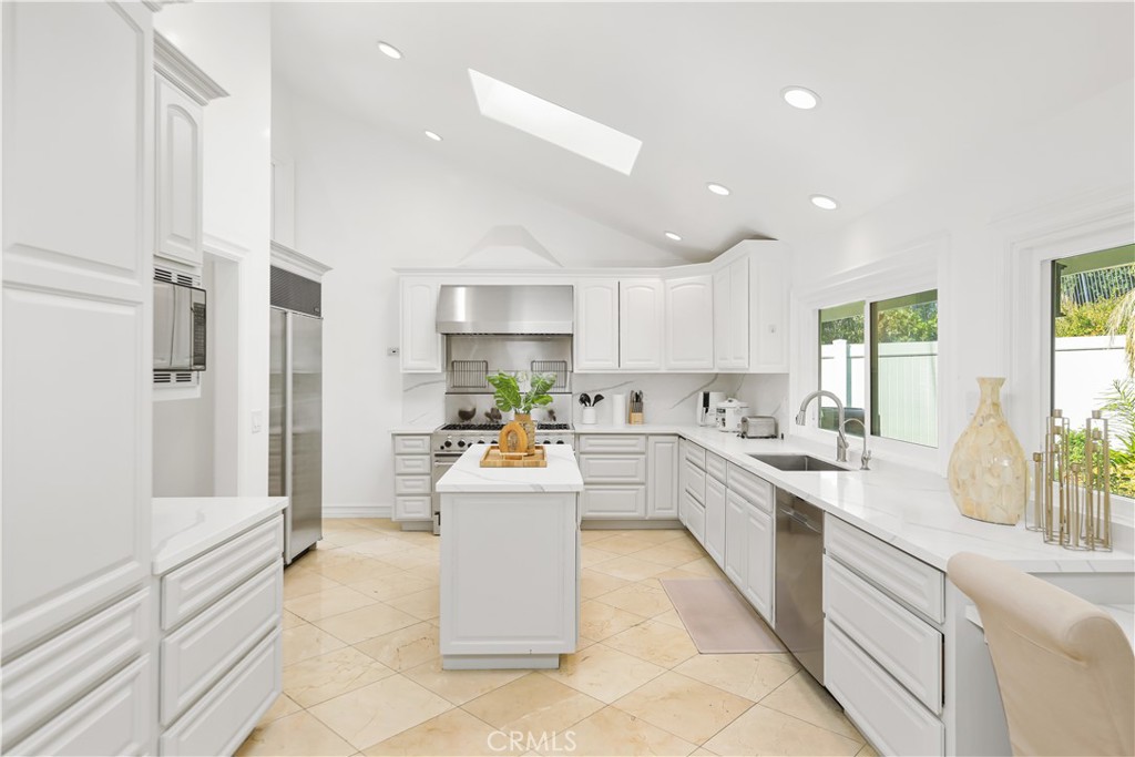31 Silver Crescent Property Photo 11