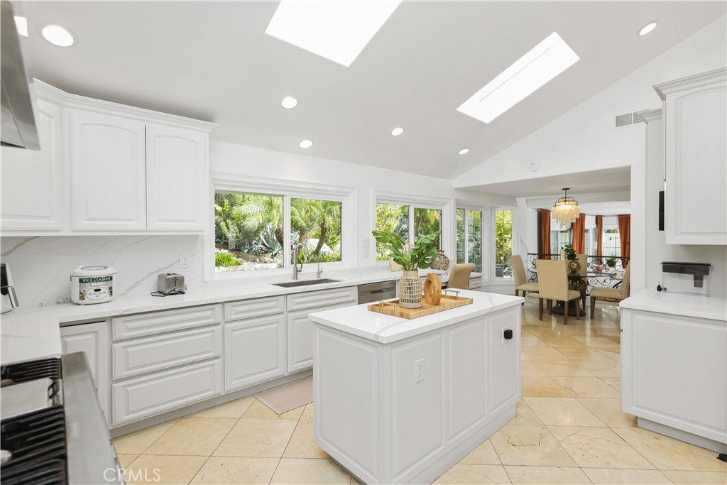 31 Silver Crescent Property Photo 14