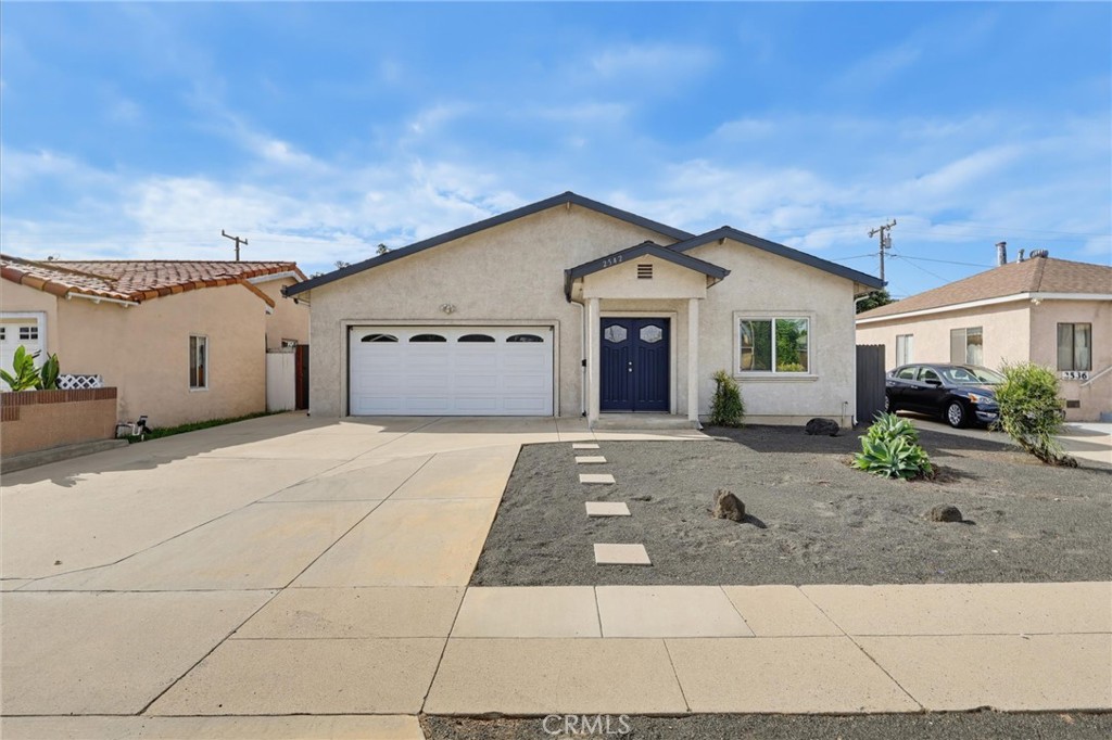 2542 E Madison Street Property Photo 2