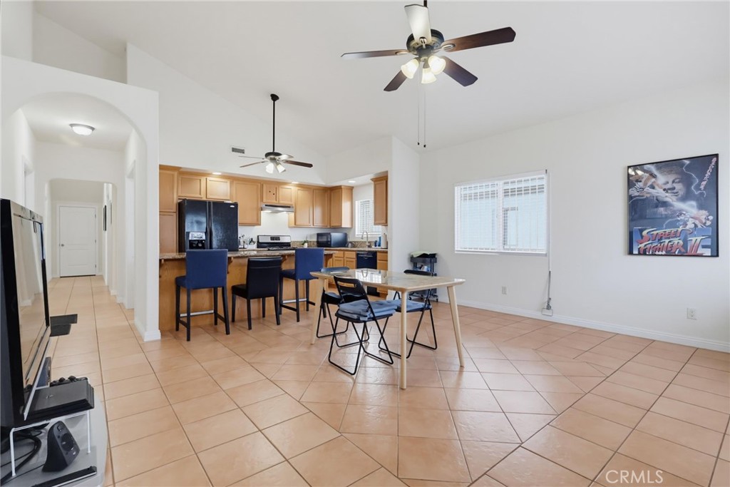 2542 E Madison Street Property Photo 5