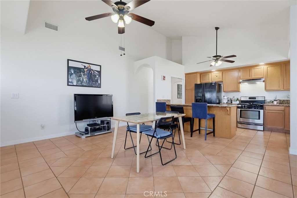 2542 E Madison Street Property Photo 6