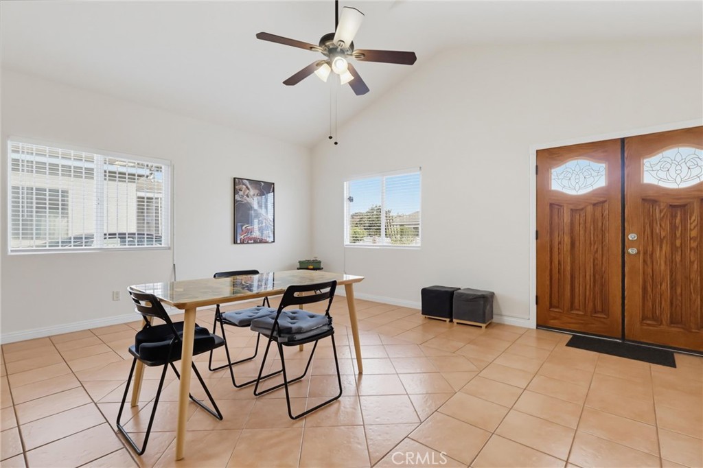 2542 E Madison Street Property Photo 7