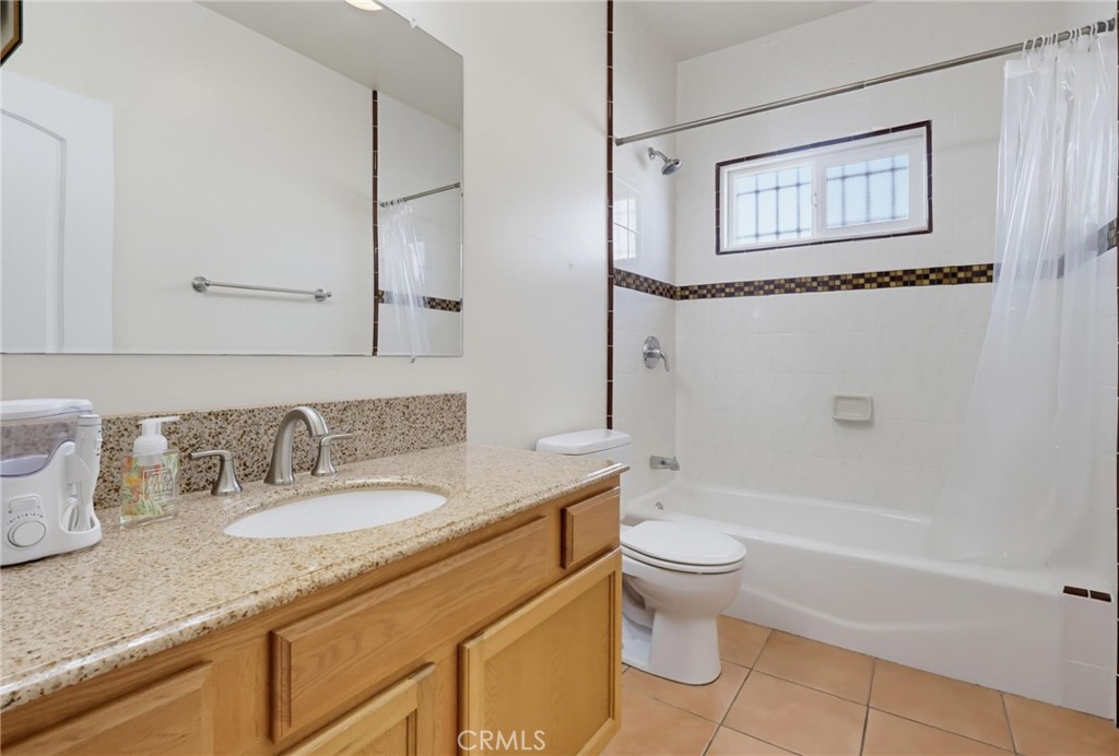 2542 E Madison Street Property Photo 12