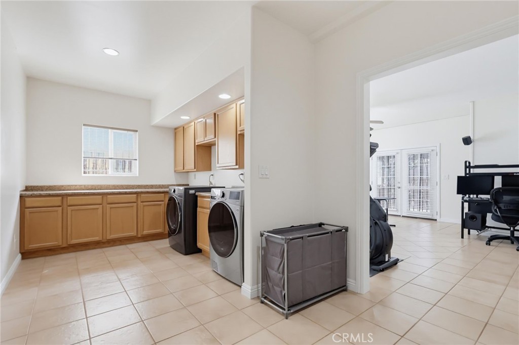 2542 E Madison Street Property Photo 16