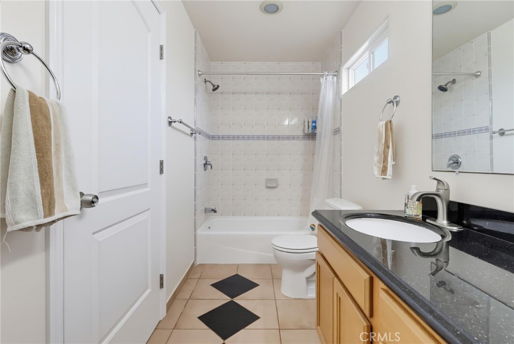 2542 E Madison Street Property Photo 21