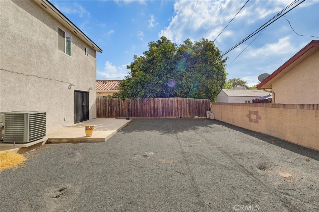 2542 E Madison Street Property Photo 32