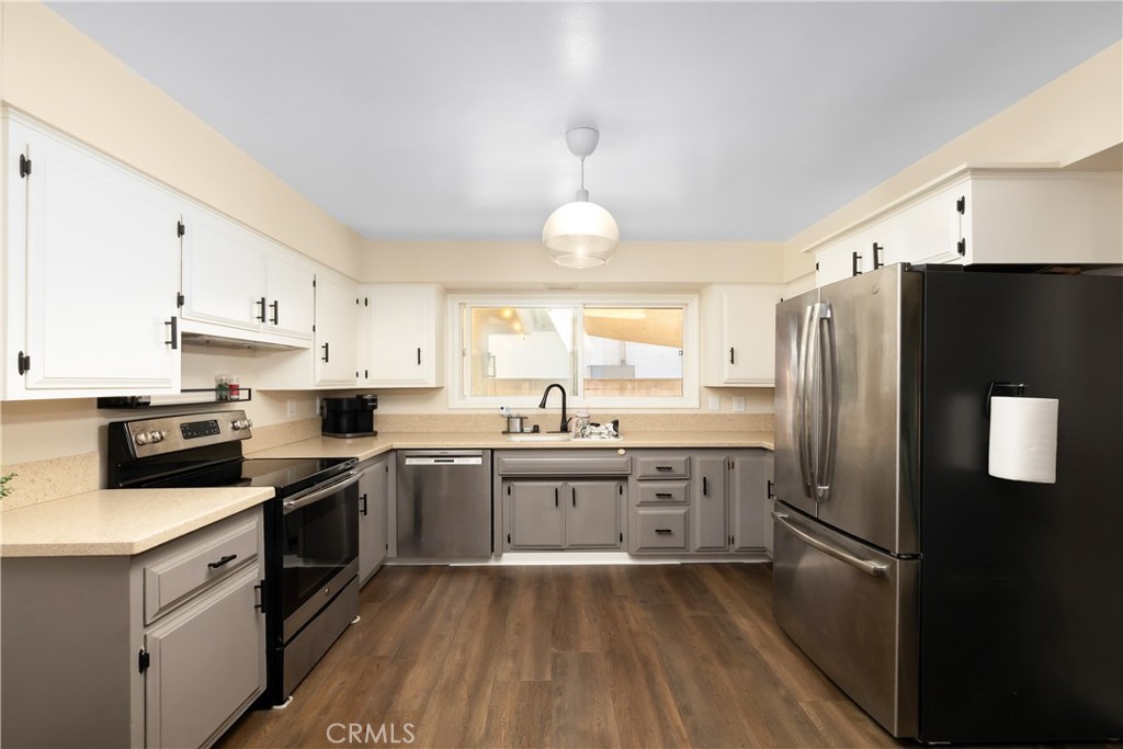 2211 E Romneya Drive Property Photo 10
