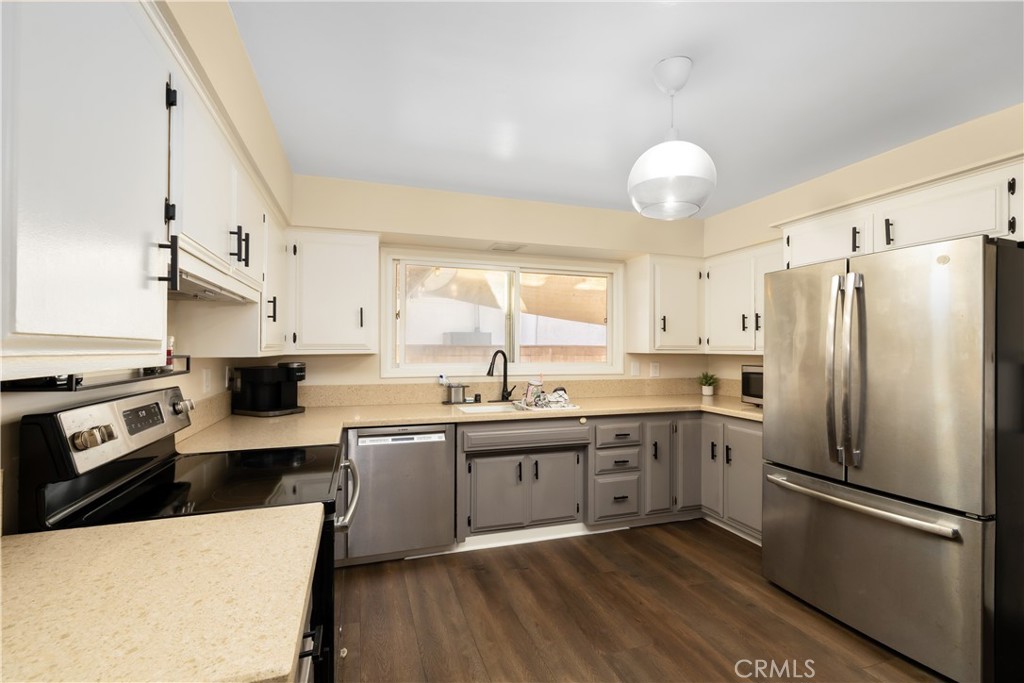 2211 E Romneya Drive Property Photo 11