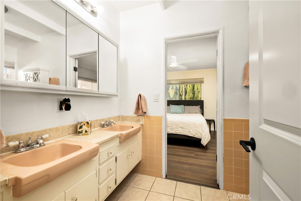 2211 E Romneya Drive Property Photo 31