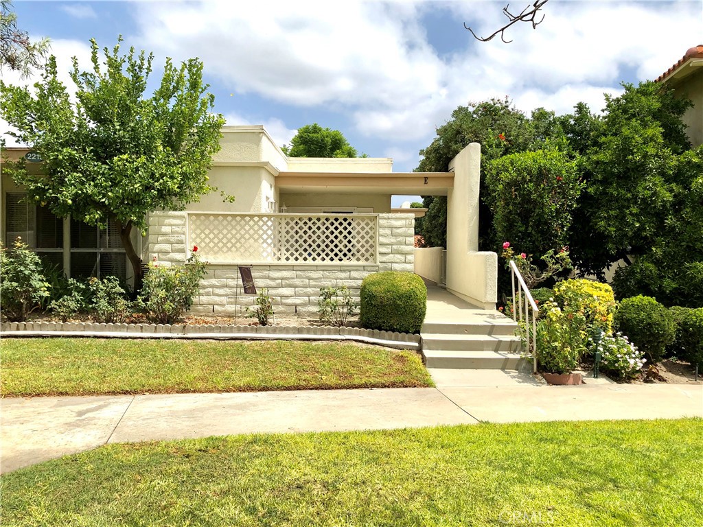 2210 VIA MARIPOSA E D Property Photo 1
