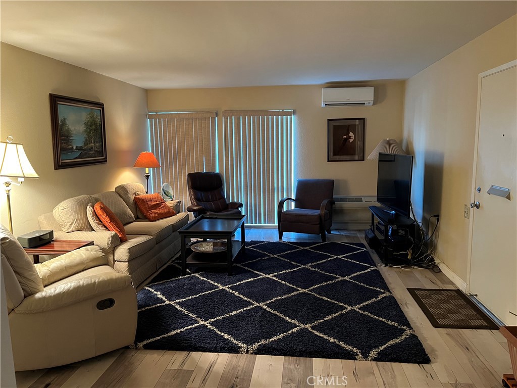 2210 Via Mariposa E D Property Photo 6