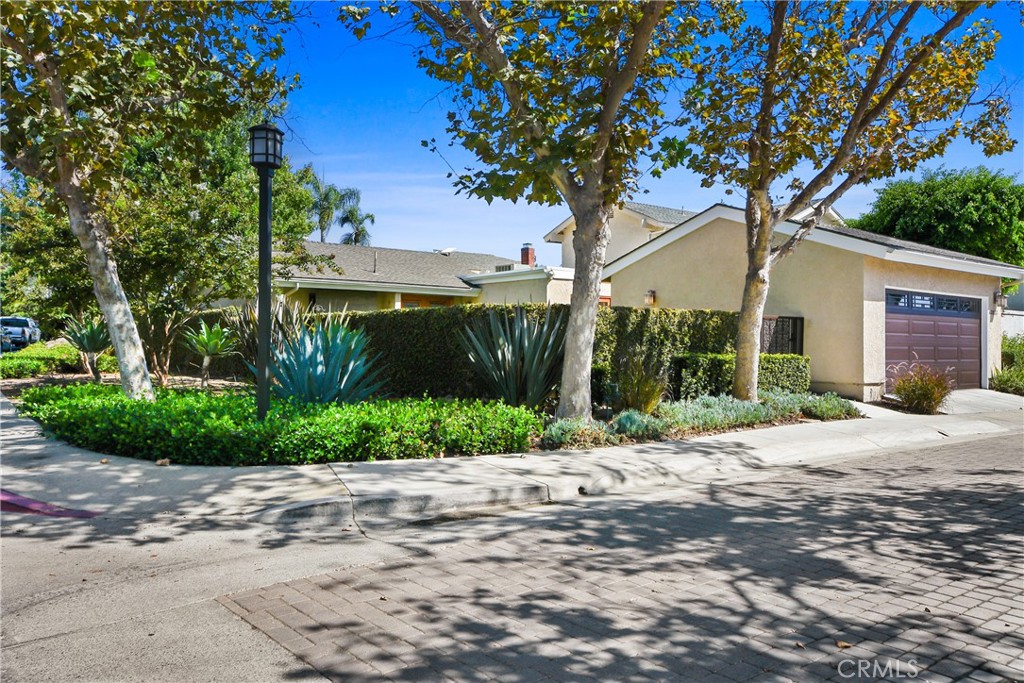 28122 Carpenteria Court Property Photo 2