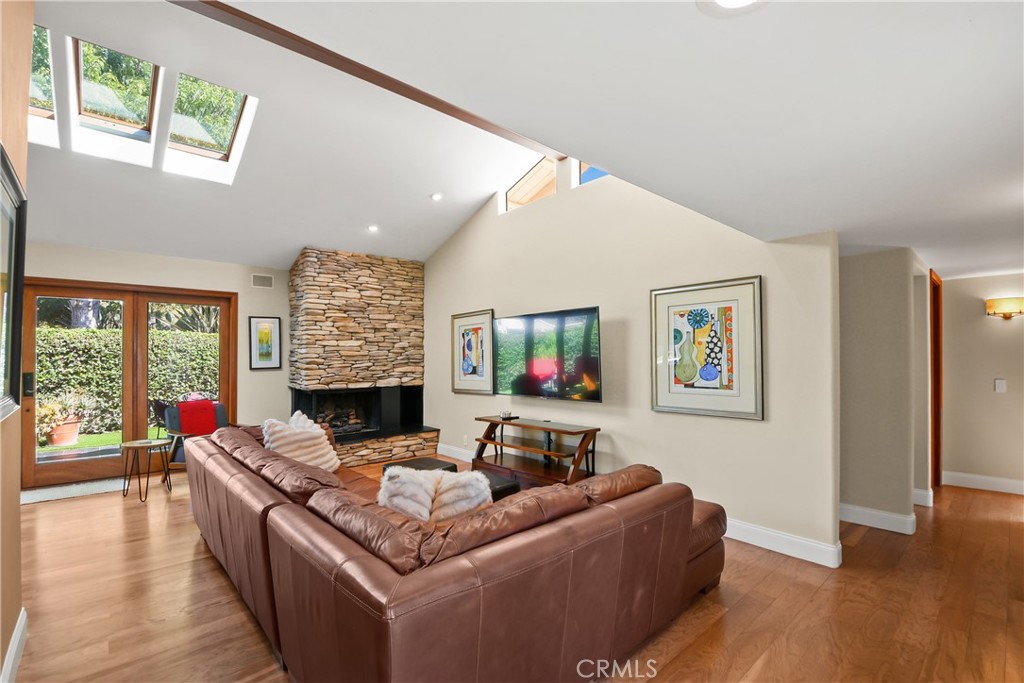 28122 Carpenteria Court Property Photo 7