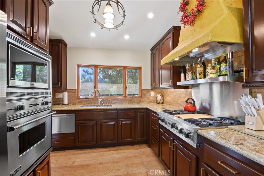 28122 Carpenteria Court Property Photo 15