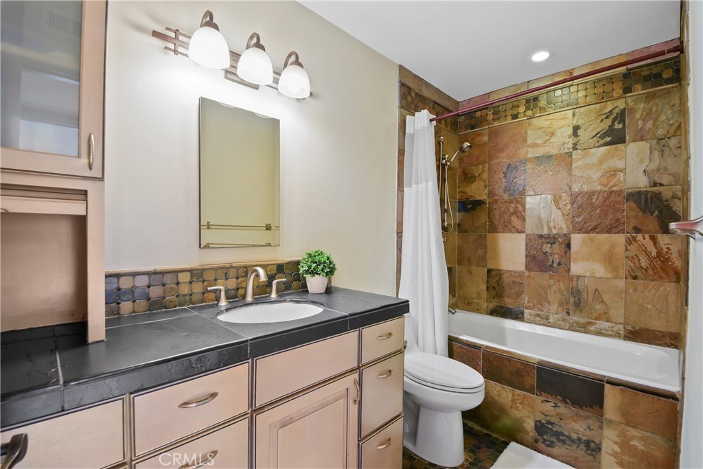 28122 Carpenteria Court Property Photo 24