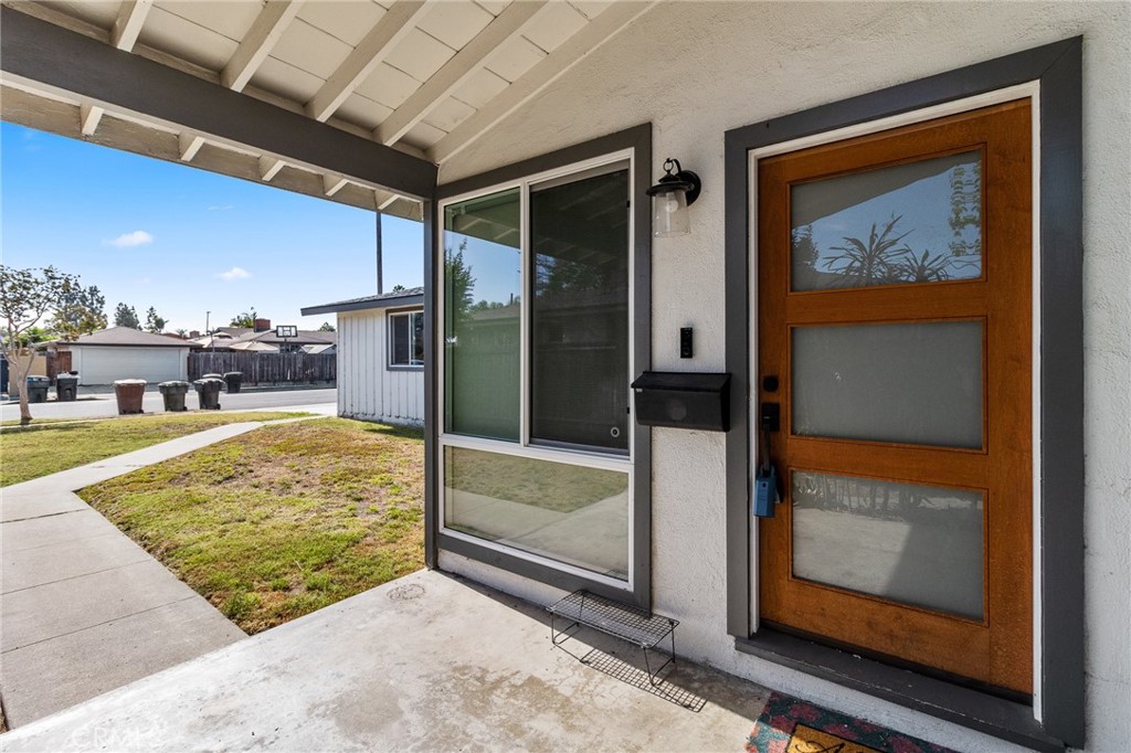 1329 N Maple Street Property Photo 2