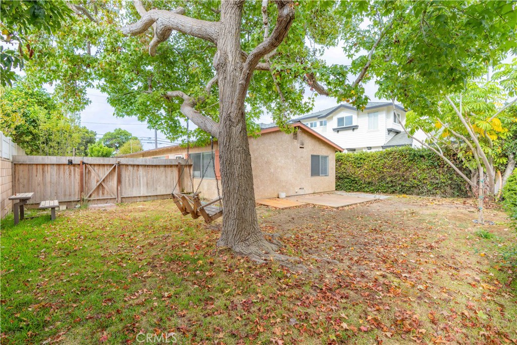 218 E 16th E Property Photo 13