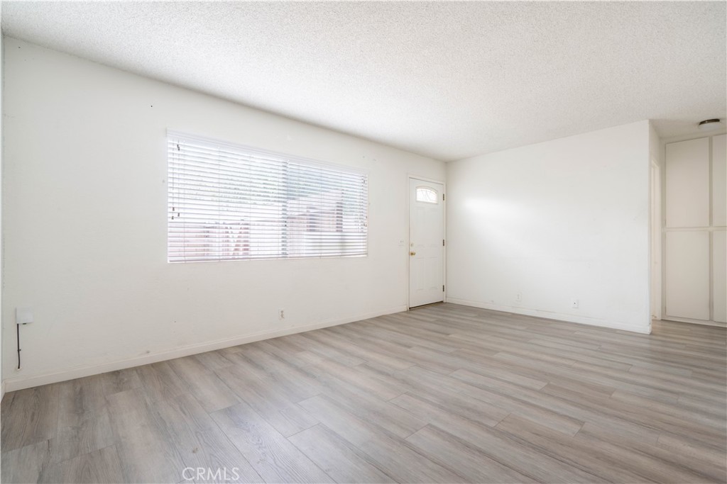 218 E 16th E Property Photo 28