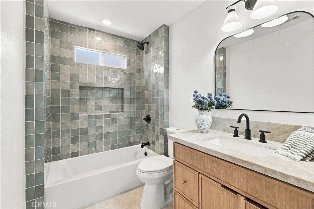 2326 Riverdale Avenue Property Photo 3