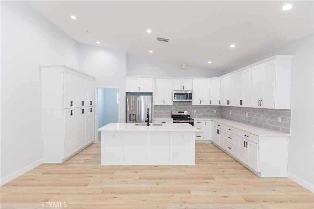 7242 Valley View Property Photo 4