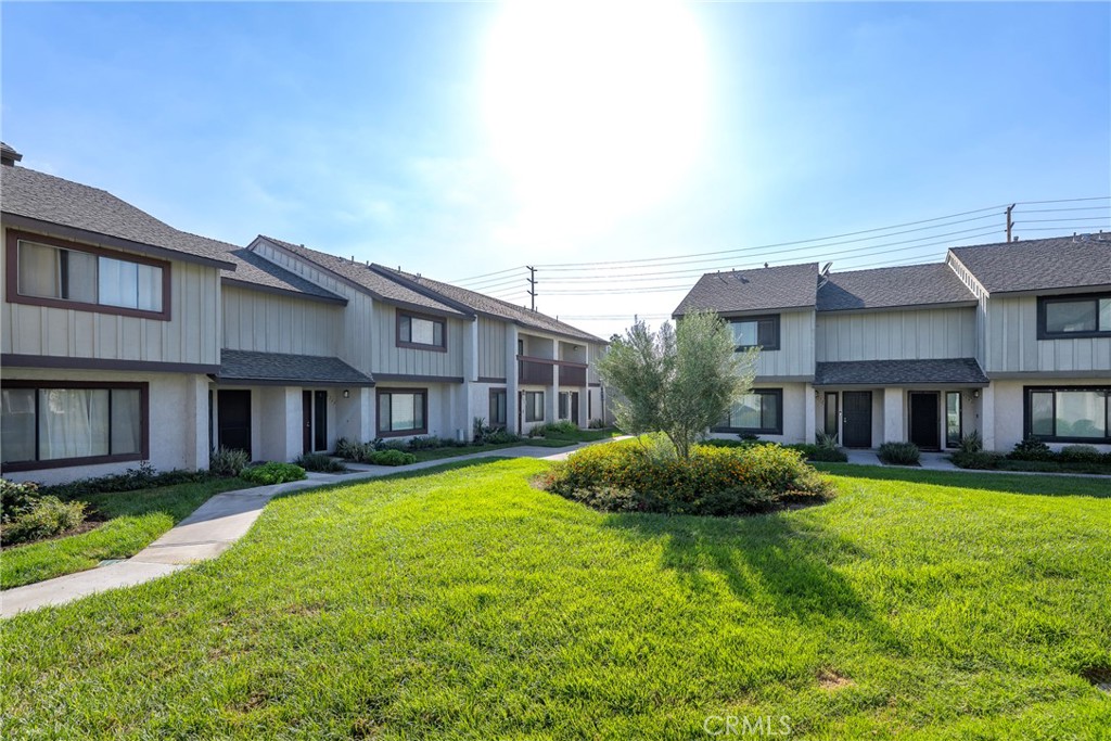 1365 S Walnut 5220 Property Photo 12