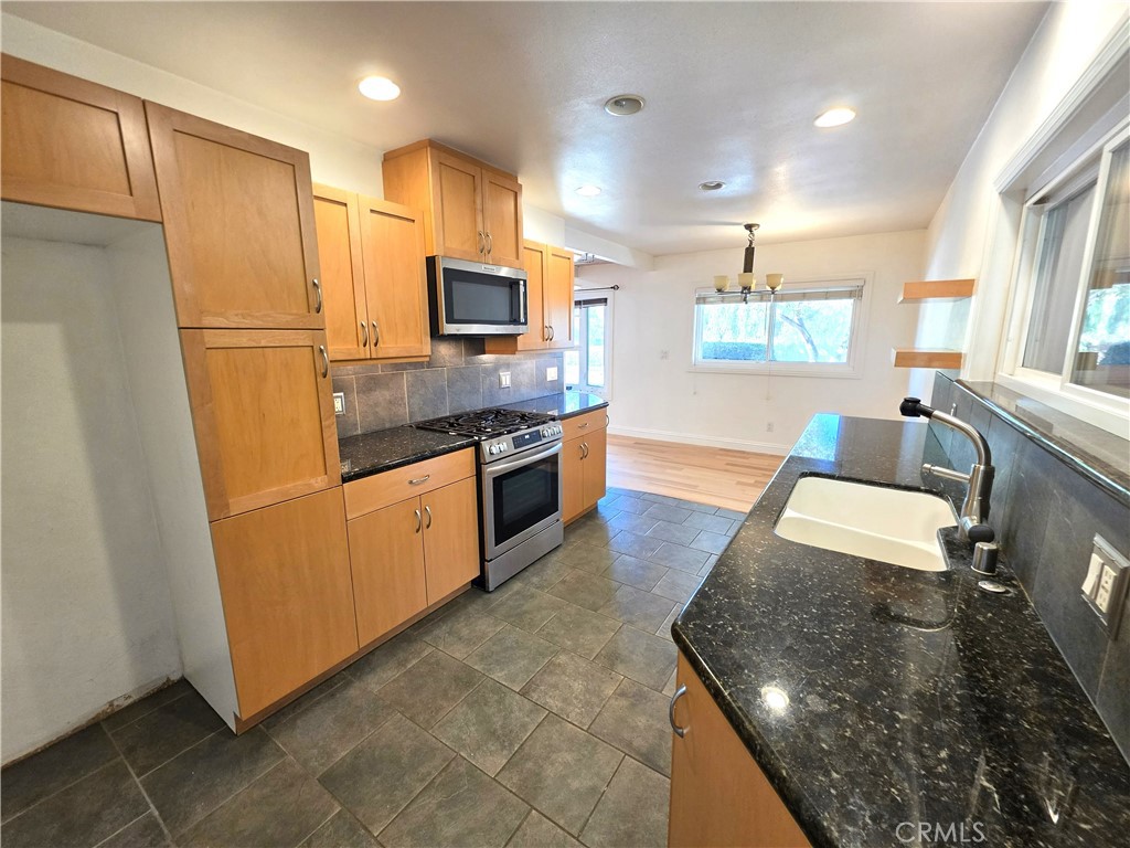 1150 E 36th Street Property Photo 8