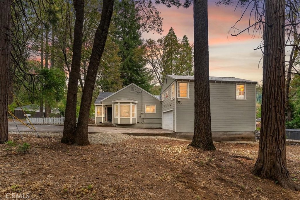 4312 Hemlock Property Photo 3