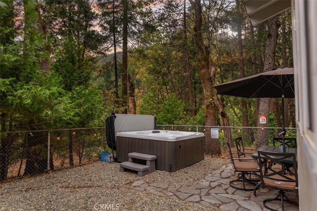 4312 Hemlock Property Photo 15