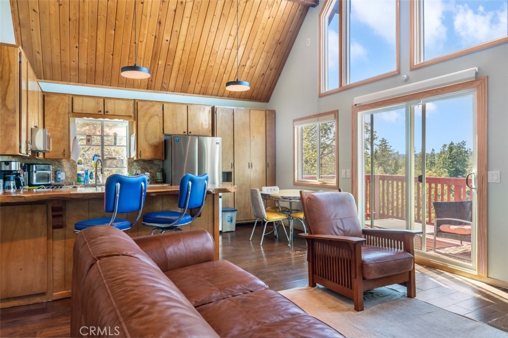1372 Sequoia Property Photo 5