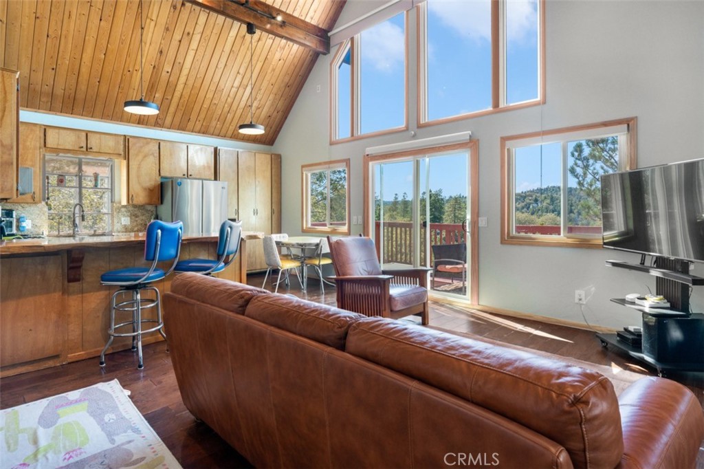 1372 Sequoia Property Photo 6