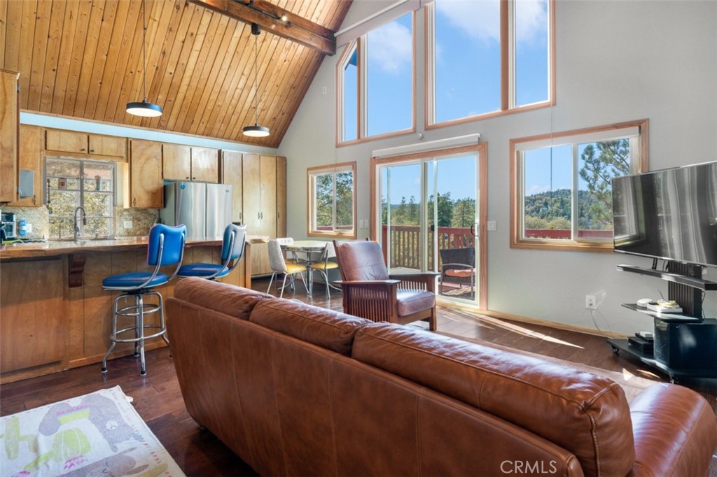 1372 Sequoia Property Photo 6