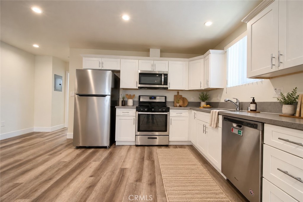 1421 S New Hampshire Avenue 1/2 Property Photo 6