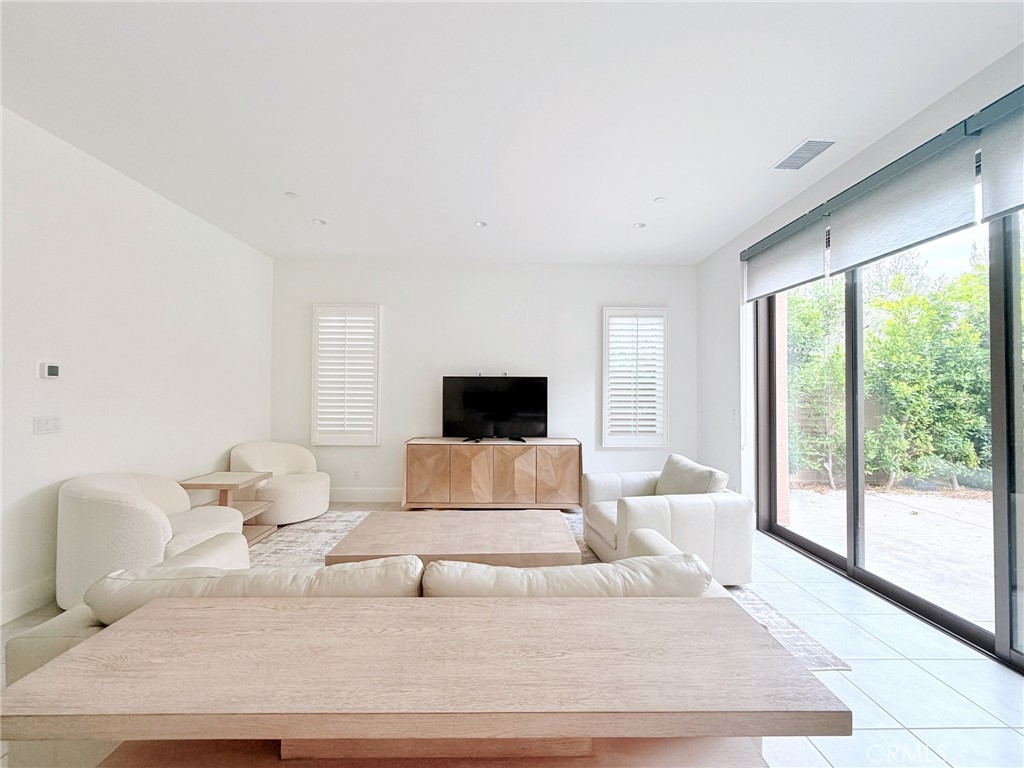 215 Piazza Property Photo 5