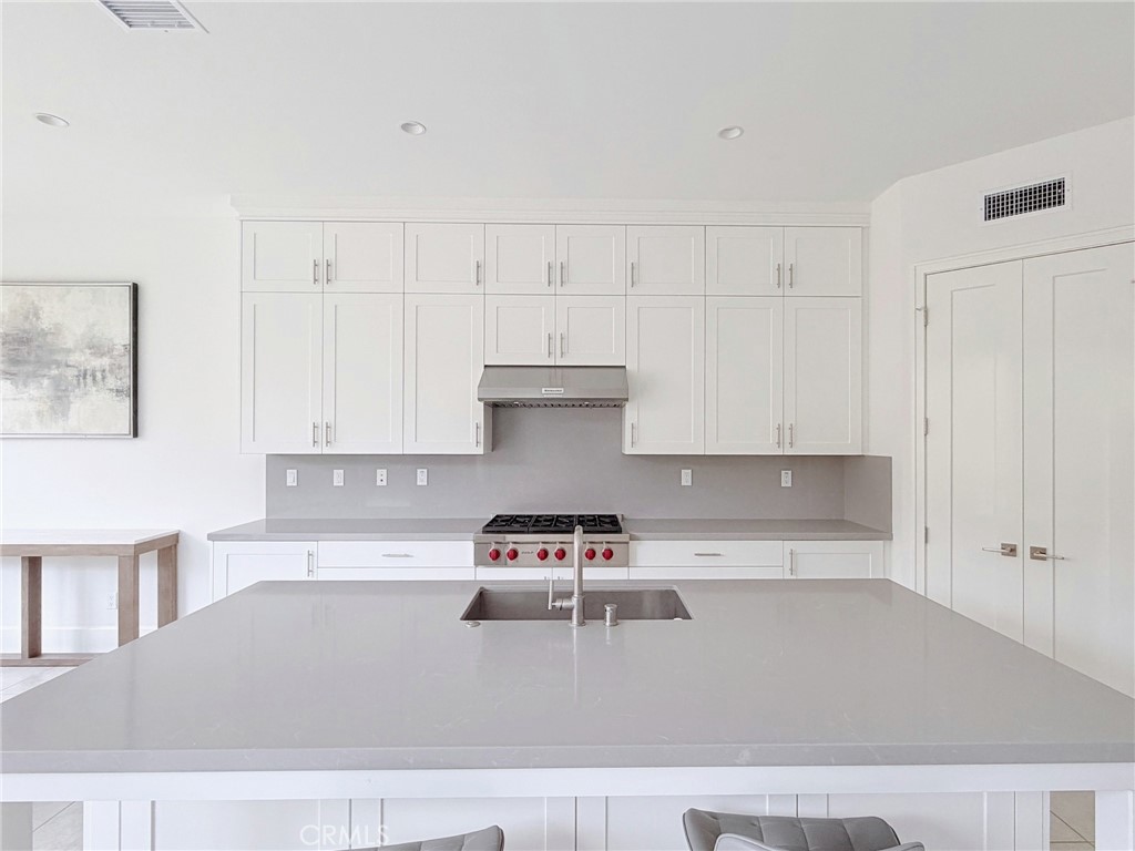 215 Piazza Property Photo 6