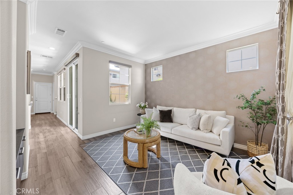 640 S Gladys Ave C Property Photo 3