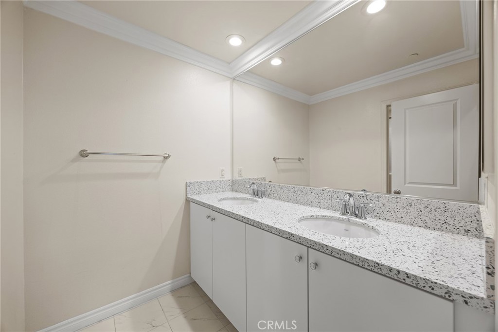 640 S Gladys Ave C Property Photo 45