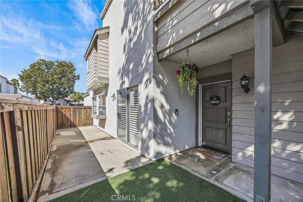 2226 S Greenwood B Property Photo 4