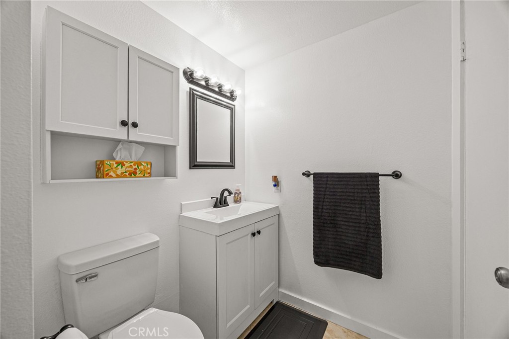 2226 S Greenwood B Property Photo 14