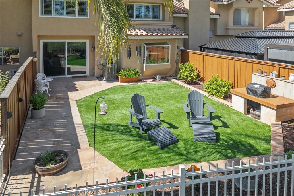 44 Pinzon Property Photo 6