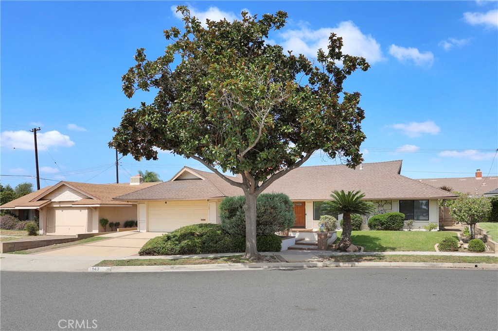 143 Islandia Drive Property Photo 1