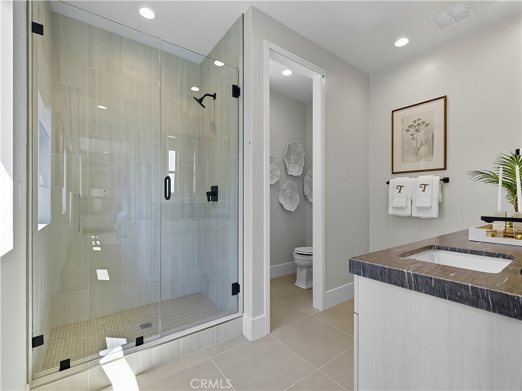 2435 Liv Way Property Photo 17