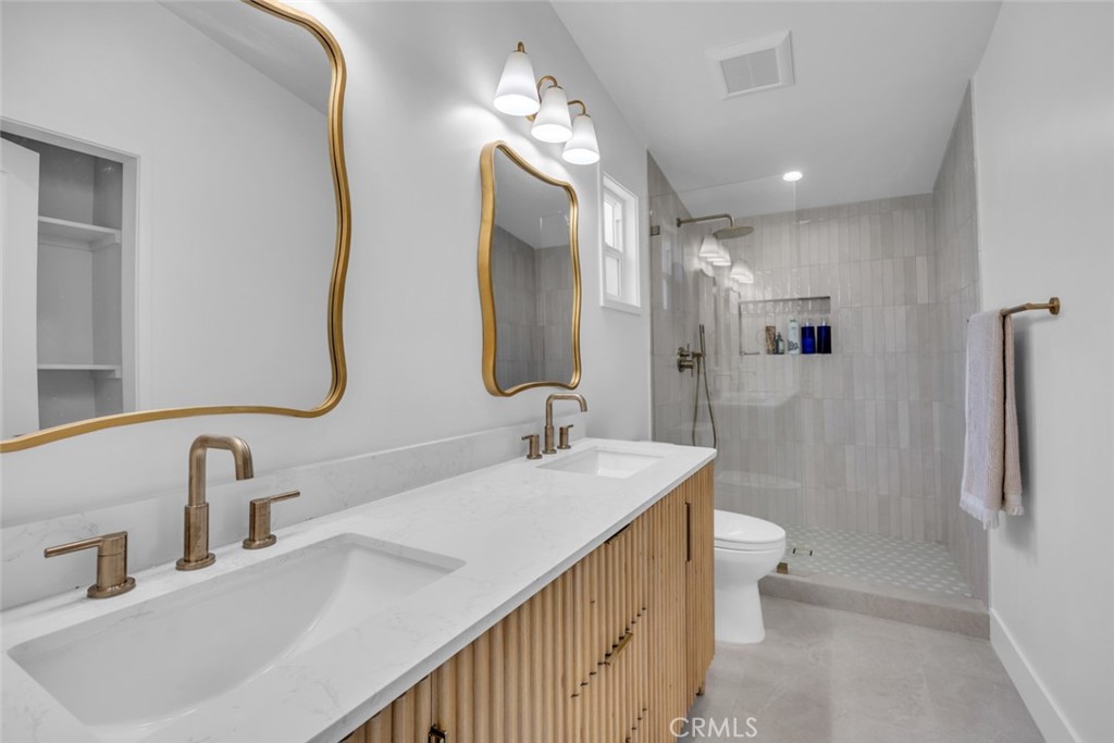 268 E Bay Property Photo 14