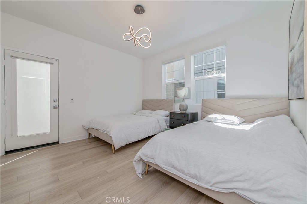 1092 N Anaheim Blvd 1 Property Photo 7