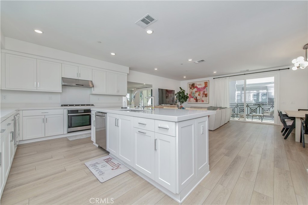 1092 N Anaheim Blvd 1 Property Photo 16