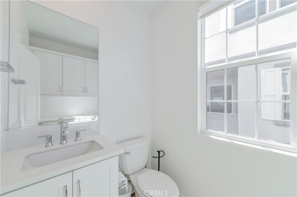1092 N Anaheim Blvd 1 Property Photo 25